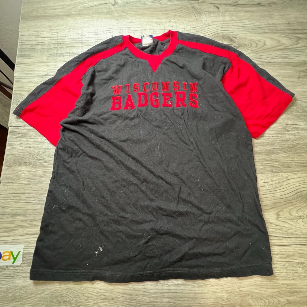 Old Varsity Brand Wisconsin Badgers T-Shirt Men 2XL Black Red Embroidered NCAA